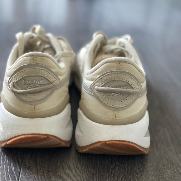 Women’s Reebok sneakers - Picture 2 of 2